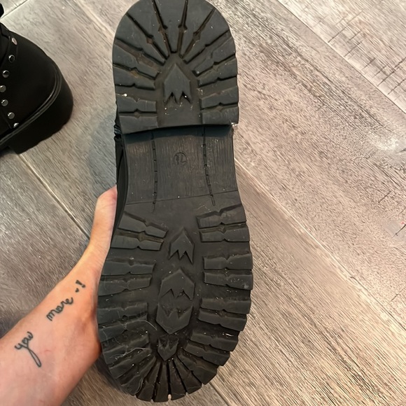 Super stylish woman’s boots! - Picture 5 of 7